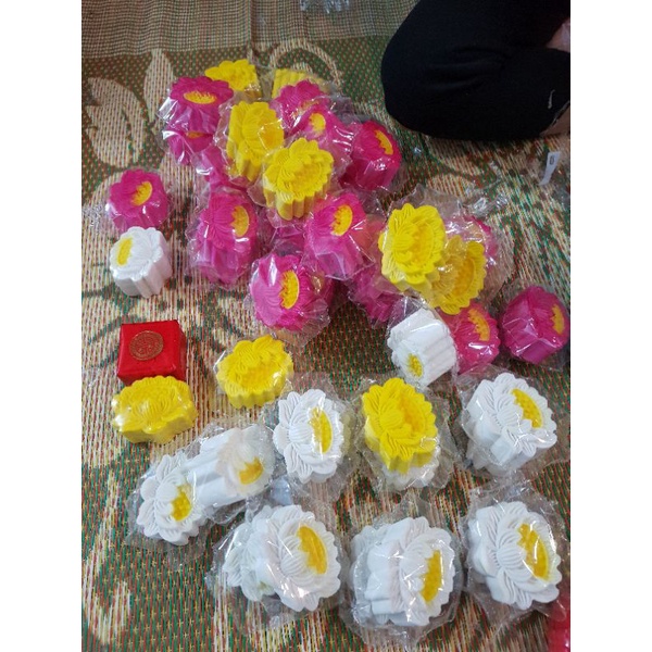 Oản hoa sen nhũ ( oản mộc)