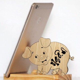 Giá đỡ điện thoại con heo 12 con giáp bằng gỗ
