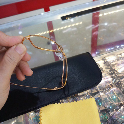 Kính Mắt Titan Siêu Dẻo Cầu Cong Chất Đẹp - Kính Mắt Tiến Thành