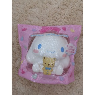 Squishy hãng Sanrio be trắng ôm gấu cinnamoroll