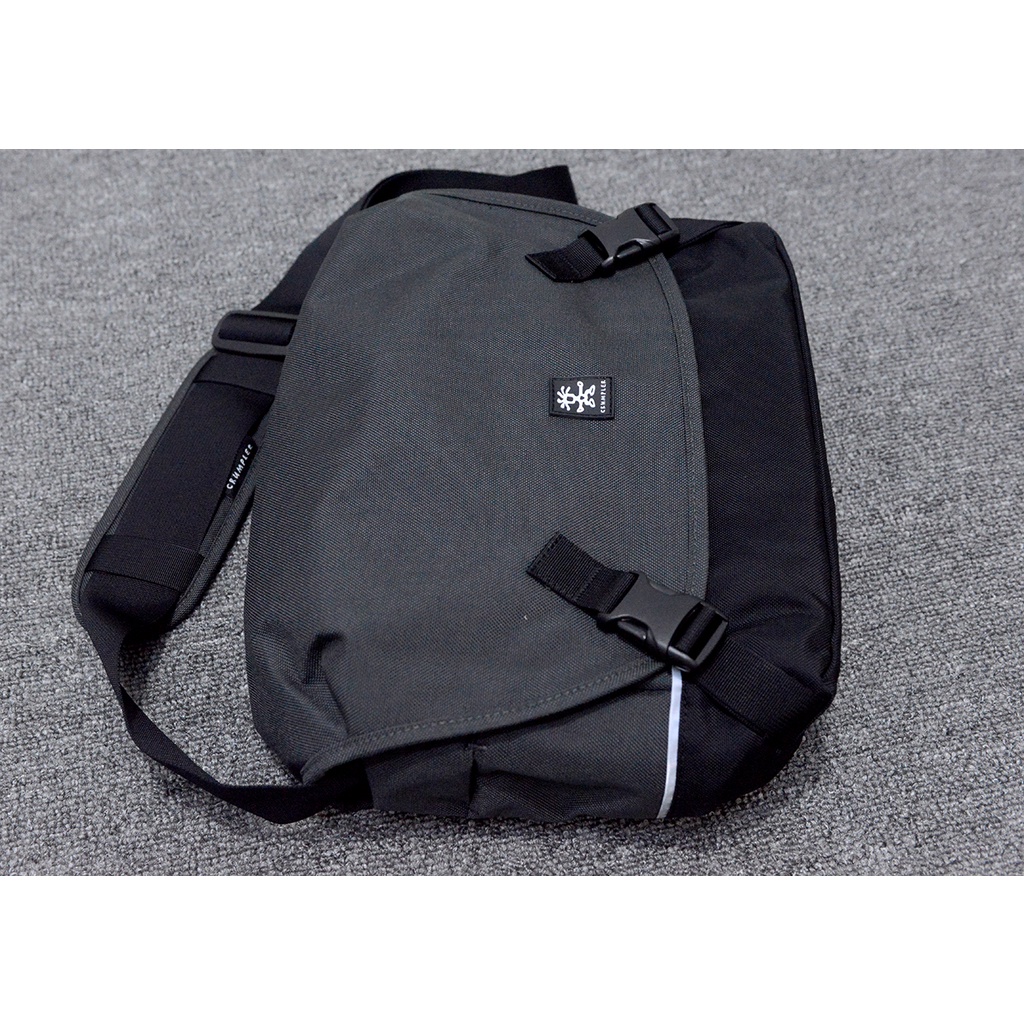 Túi máy ảnh Crumpler Proper Roady 7500 màu xám