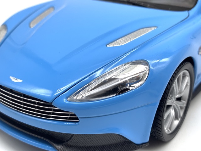 Xe Mô Hình Aston Martin Vanquish 1:24 Welly ( Xanh Dương )