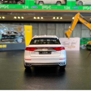 Mô hình xe Audi Q8 1:32 CheZhi
