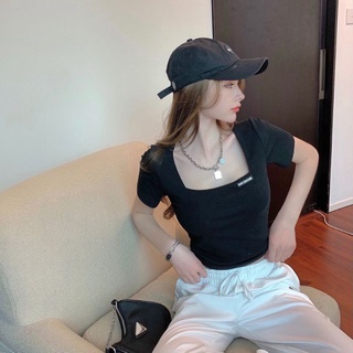 Áo Cổ Vuông Logo Croptop