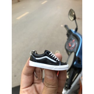 Móc khoá giày sneaker 3D “Vans Old Skool” tỉ lệ 1:6