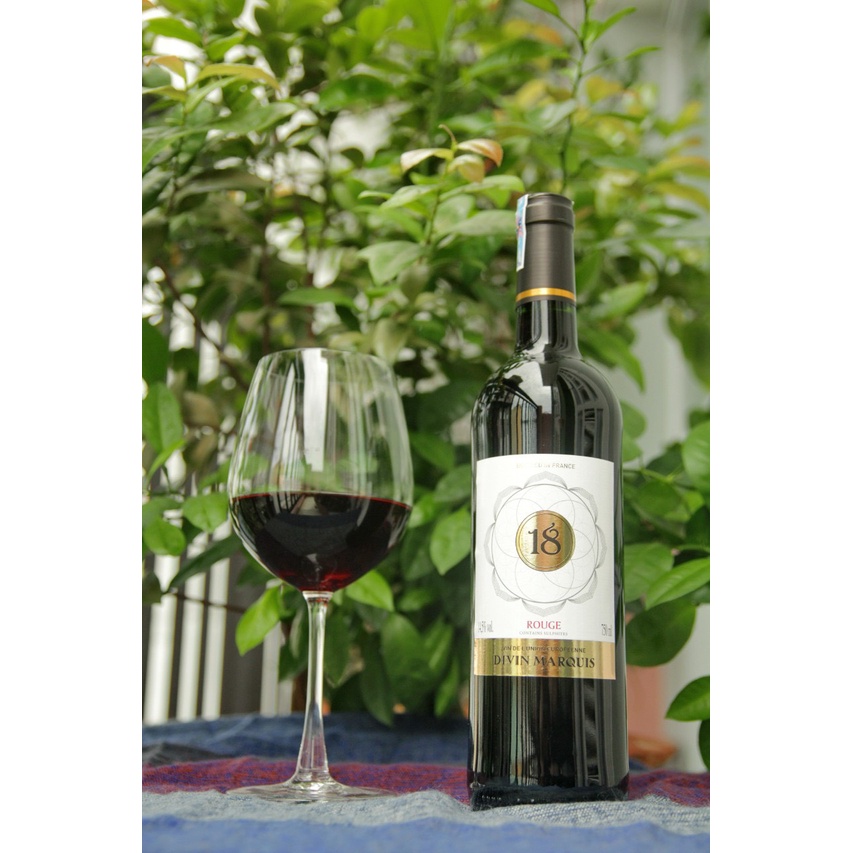 Vang Pháp giống nho carbenet sauvignon  gói quà tặng tết Divin Marquis 18 750ml