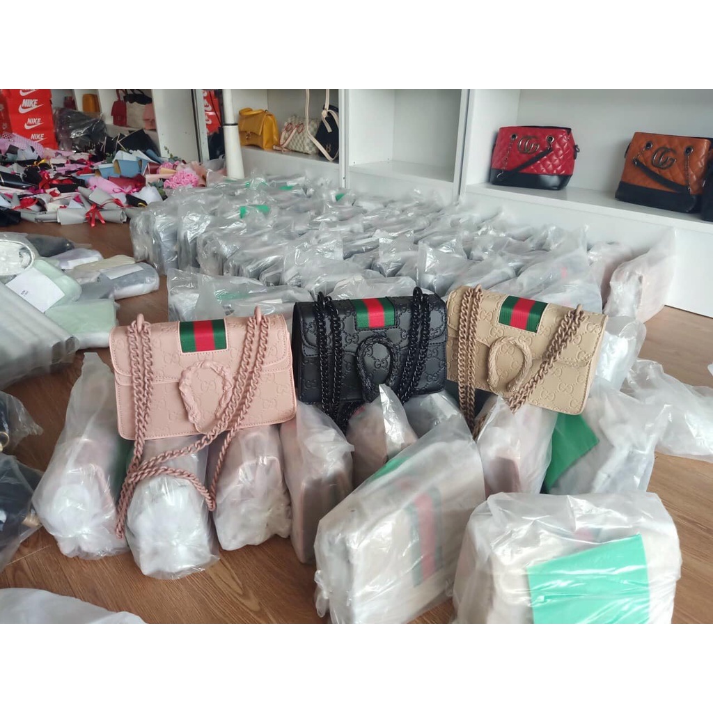 úi Xách Nữ 👜Túi Gucci Khoá Đầu Rồng👜 Túi Đeo Chéo Kẹp Nách Thời Trang có 3 màu quý phái làm nổi bật lên vẻ đẹp của phụnữ