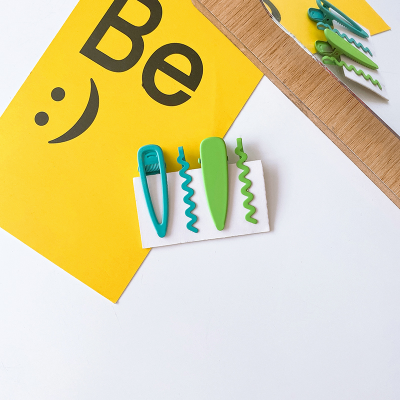 Set 4 kẹp tóc màu sắc dễ thương đáng yêu xinh xắn cao cấp cho bé