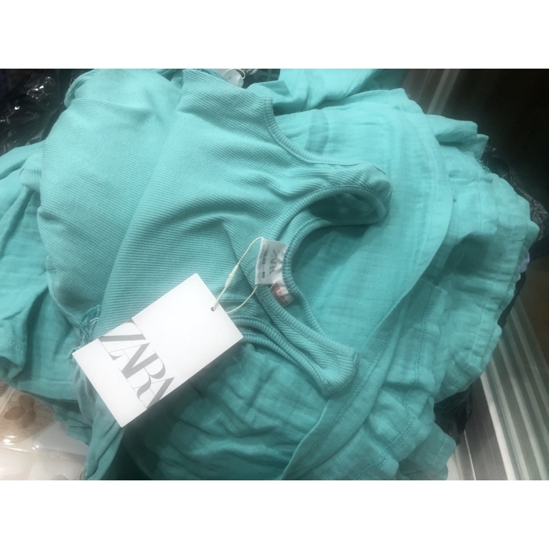 Đầm zara sát cánh bé gái