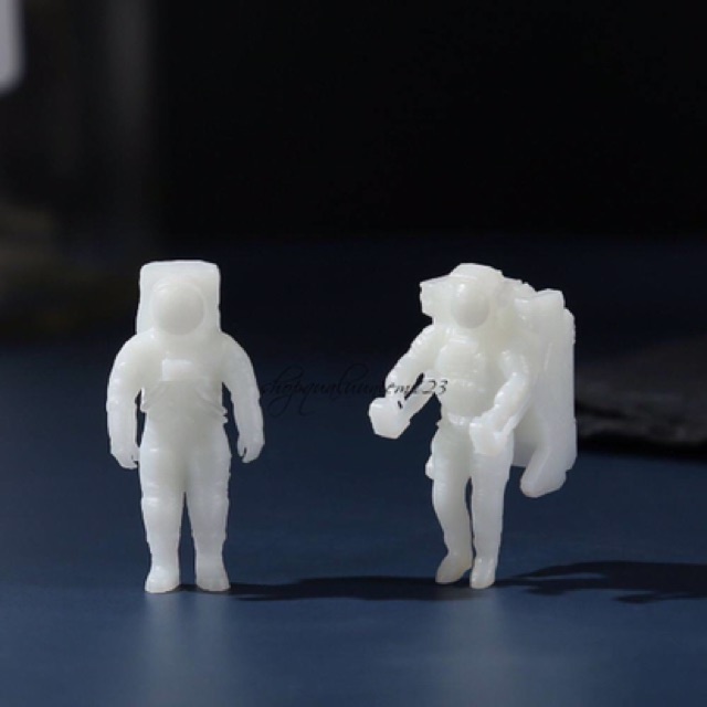 Mô hình 3D mini nha du hành vũ trụ trang trí resin