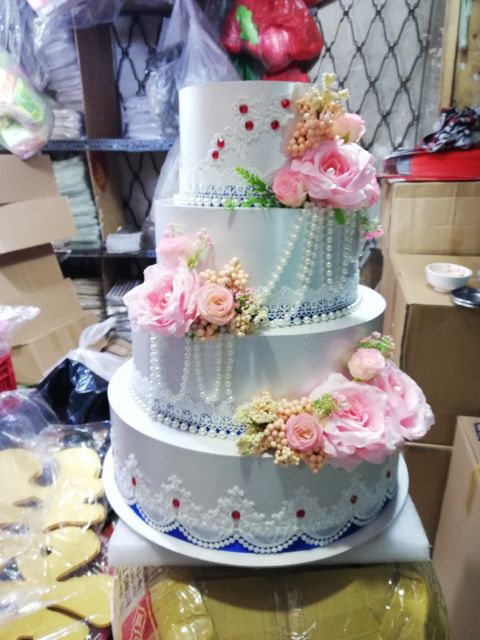 Bánh kem gỗ 4 tầng trang trí