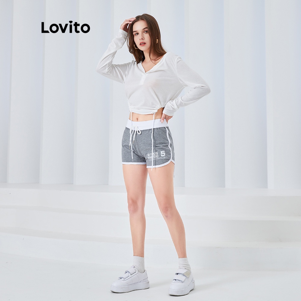 Quần ngắn thể thao Lovito L04093 lưng vừa dáng ôm in chữ phối dây rút màu xanh thời trang