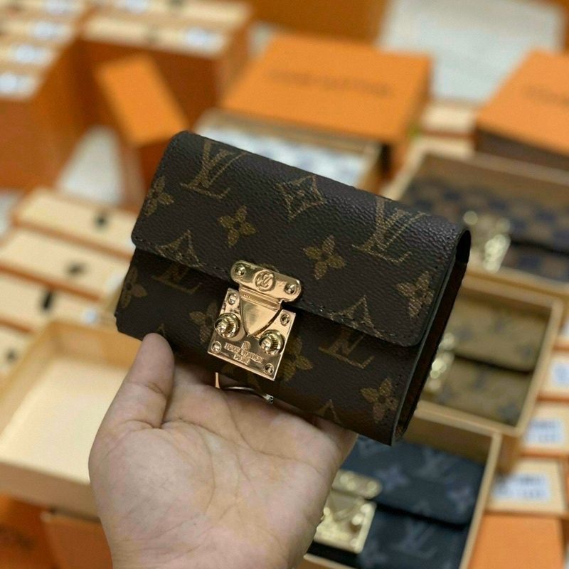 Mẫu ví ngắn khoá vuông hàng chuẩn loại 1 ( có hộp)