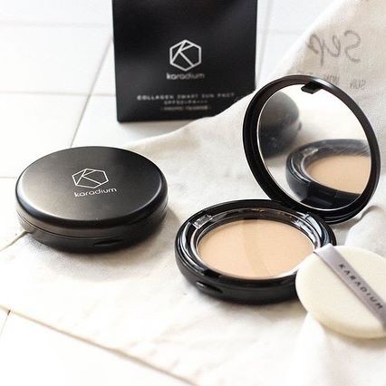 PHẤN PHỦ KIỀM DẦU KARADIUM COLLAGEN SMART SUN PACT | BigBuy360 - bigbuy360.vn