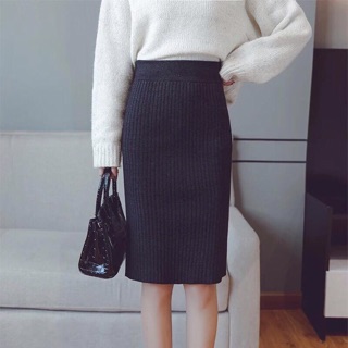 Chân váy len xẻ sau