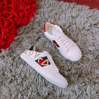 Giày còn sz 35 sale hàng gc Fullbox
