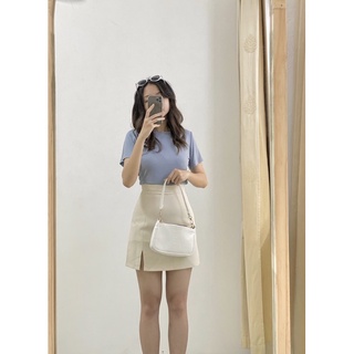 Chân váy xẻ tà dáng ngắn