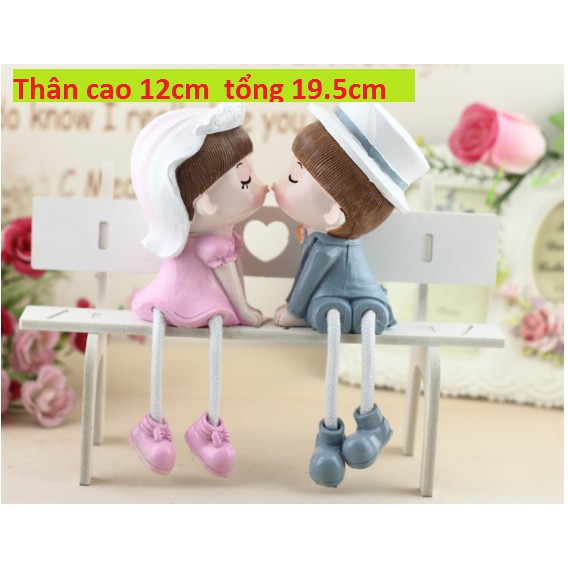 M1-6 Tượng cặp đôi trang trí kệ tủ, bàn học, phòng ngủ kiểu thả chân - quà lưu niệm