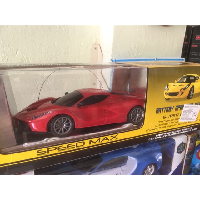 Xe điều khiển đỏ
