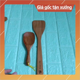 Bộ 2 món muôi + xản gỗ