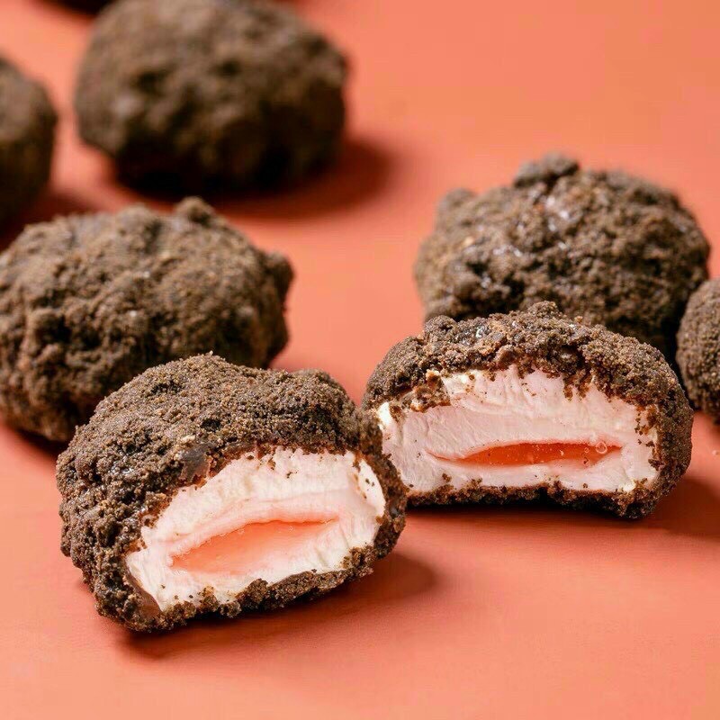 Bánh Oreo Bọc Kem Dâu (100gr)(tnngocphuong)