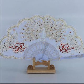 Quạt múa công cao cấp