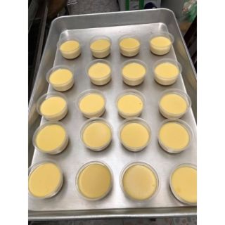 50 cốc đổ caramen , flan
