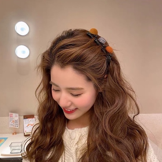 Kẹp Tóc Đính Quả Bóng Lông Phong Cách Pháp Cổ Điển Dành Cho Nữ