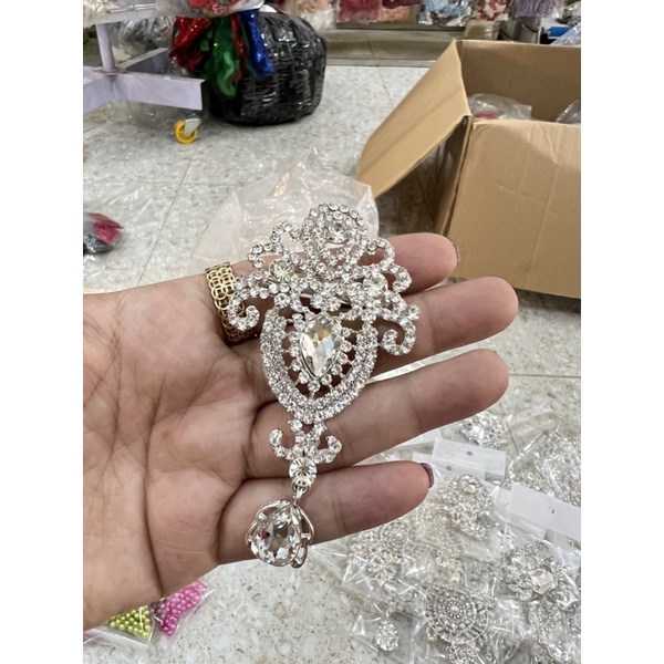 cài áo xoàn hình vương miệng 10-12cm