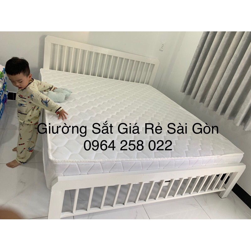 Giường sắt khung hộp 4-8 freeship Tphcm (hình chụp thật)