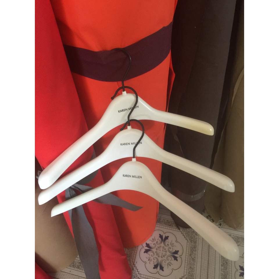 Móc quần áo vest, sơ mi, đầm, quần áo các loại màu trắng của thương hiệu Karen Millen móc quần áo thanh lý