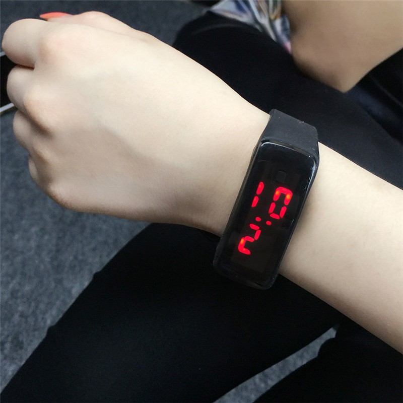 【Có hàng sẵn】2019 NEW Đồng hồ đeo tay dây nhựa màn hình LED phong cách thể thao cho nam nữ