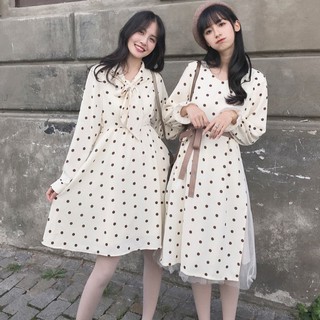Váy trắng chấm bi ảnh thật ở cuối