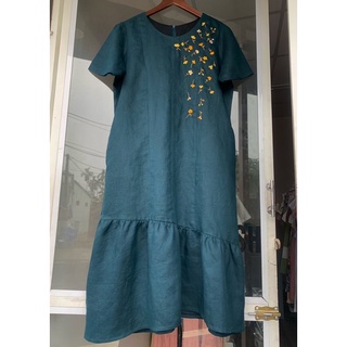 Đầm linen tưng premium thêu tay hoa rơi