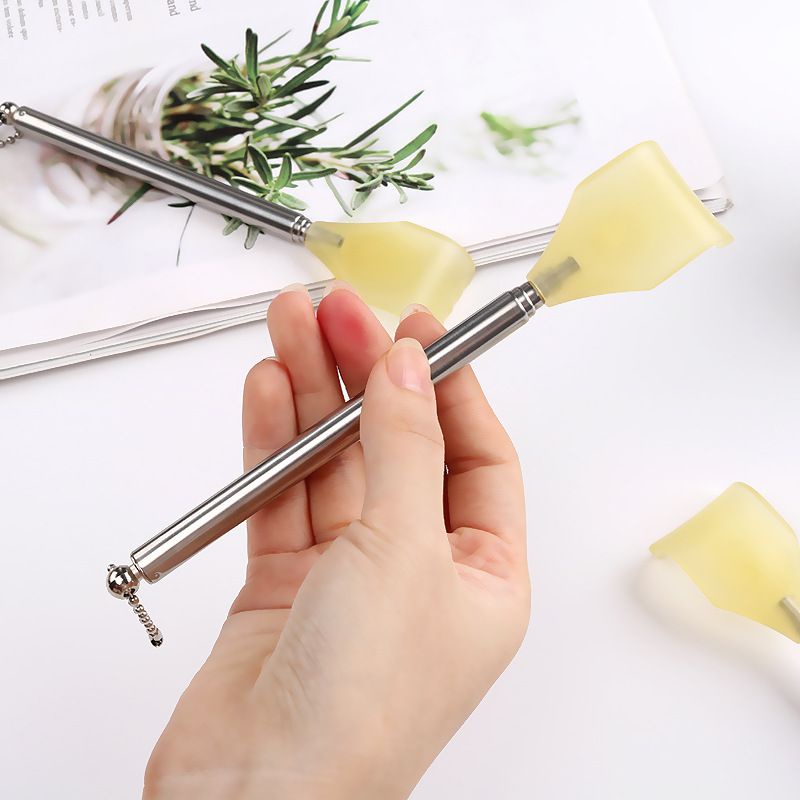 Cây gãi lưng inox hình bàn tay nhựa gấp gọn tiện lợi
