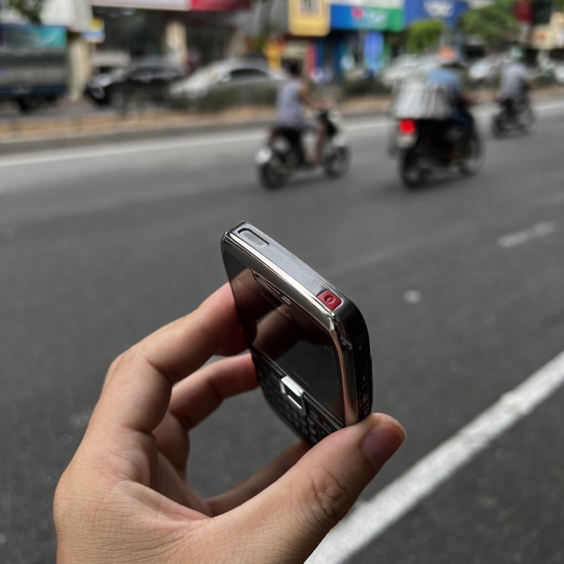 NGUYÊN ZIN, chính hãng điện thoại cổ Nokia E71