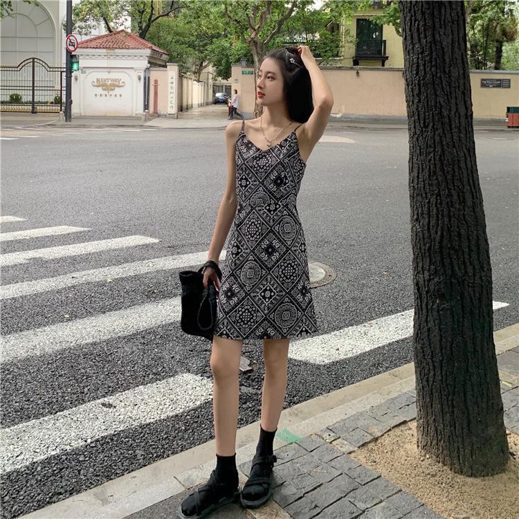 Đầm Hai Dây In Hoa Phong Cách Retro Thời Trang Dành Cho Nữ | BigBuy360 - bigbuy360.vn