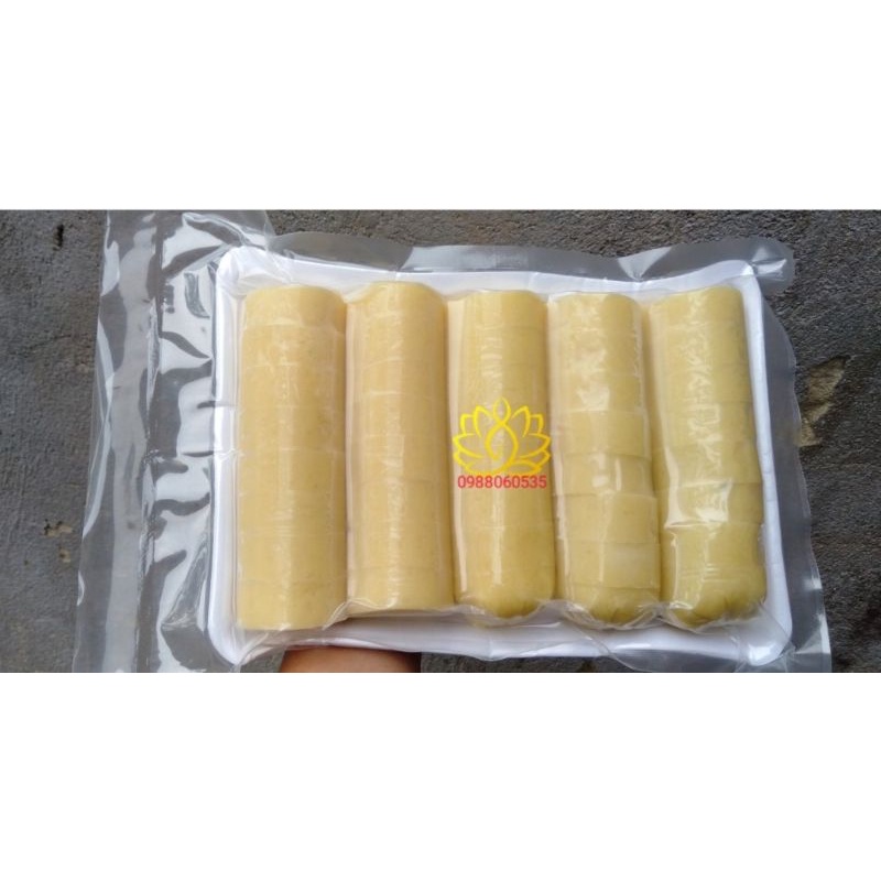 Xôi cây chiên phồng cắt khúc một màu vàng