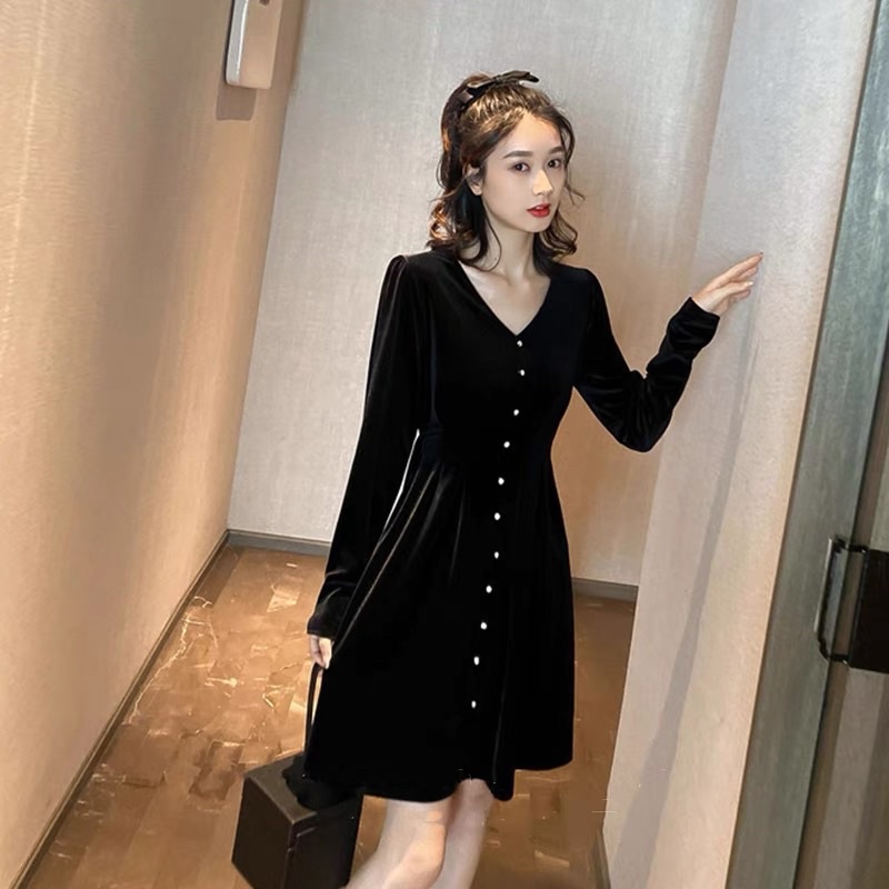 Zara Morocco full tag - đầm nhung đen khuy đá mặc tôn da trắng ngần