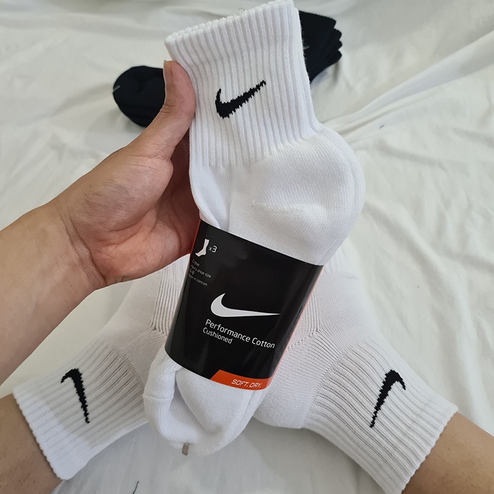 Combo 2 pack 3 đôi Nike cổ trung Drifit (1 pack trắng -1 pack đen)  - Free ship + Quà tặng Loved socks by TatsTats.vn