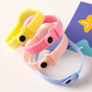 Vòng Tay_ Dây Đeo Tinh Dầu Đuổi Muỗi Có Đèn Nhấp Nháy