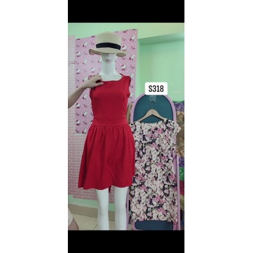 đầm đỏ hở lưng size S-M. S318