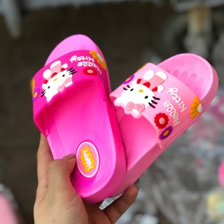 Dép hello kitty