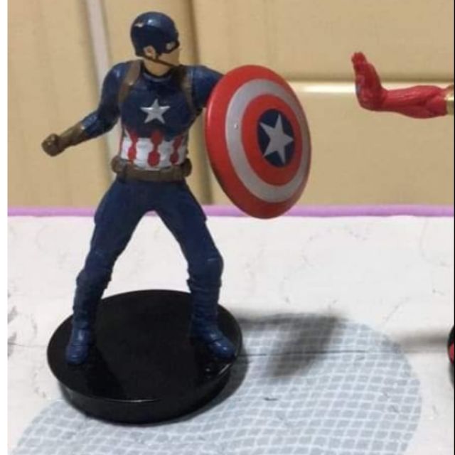 Nhân vật Captian American & Starlod