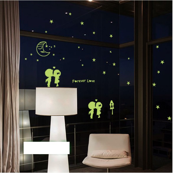 Decal trang trí tường - Đôi Tình Nhân Hôn Nhau - DẠ QUANG