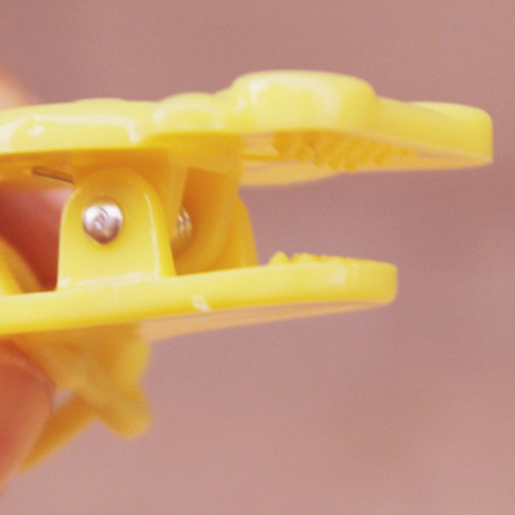 Dụng cụ kẹp ti giả chống rơi cho em bé