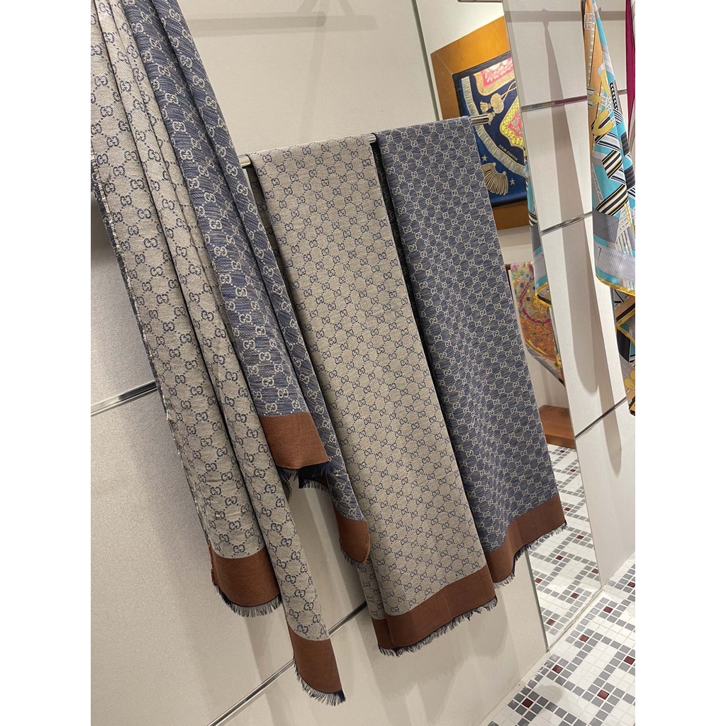 Khăn quàng cổ nữ da thật cao cấp GUCCI GG GC màu sắc, họa tiết mang phong cách vintage