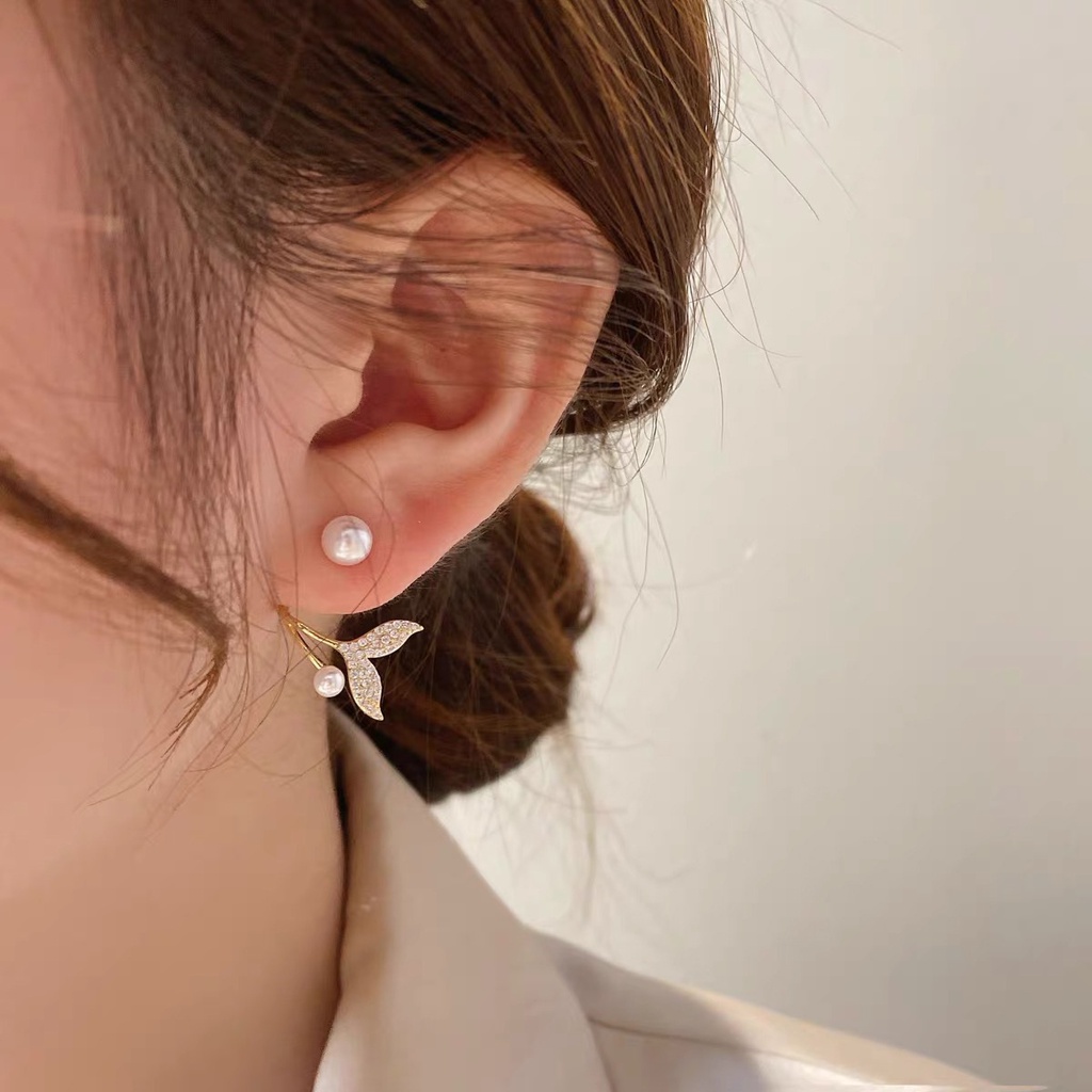 Bông tai Etrendy hình đuôi cá đính đá và ngọc trai nhân tạo dễ thương phong cách Hàn Quốc cho nữ