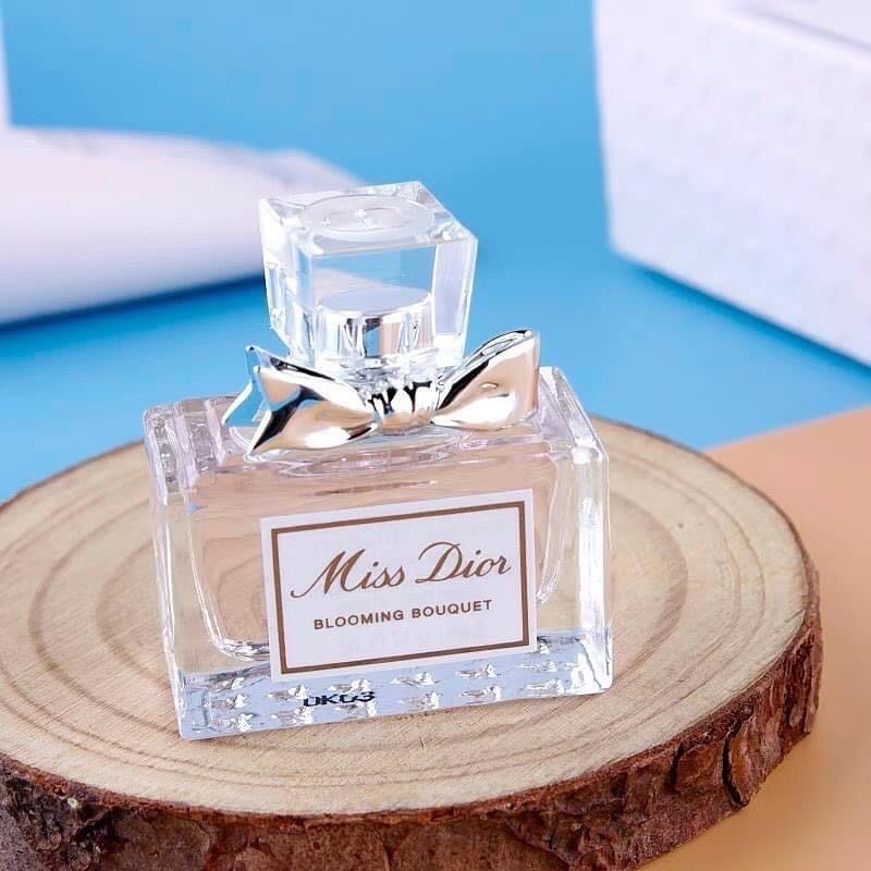 Set nước hoa mini 5ml kèm dưỡng thể mini 20ml Dior