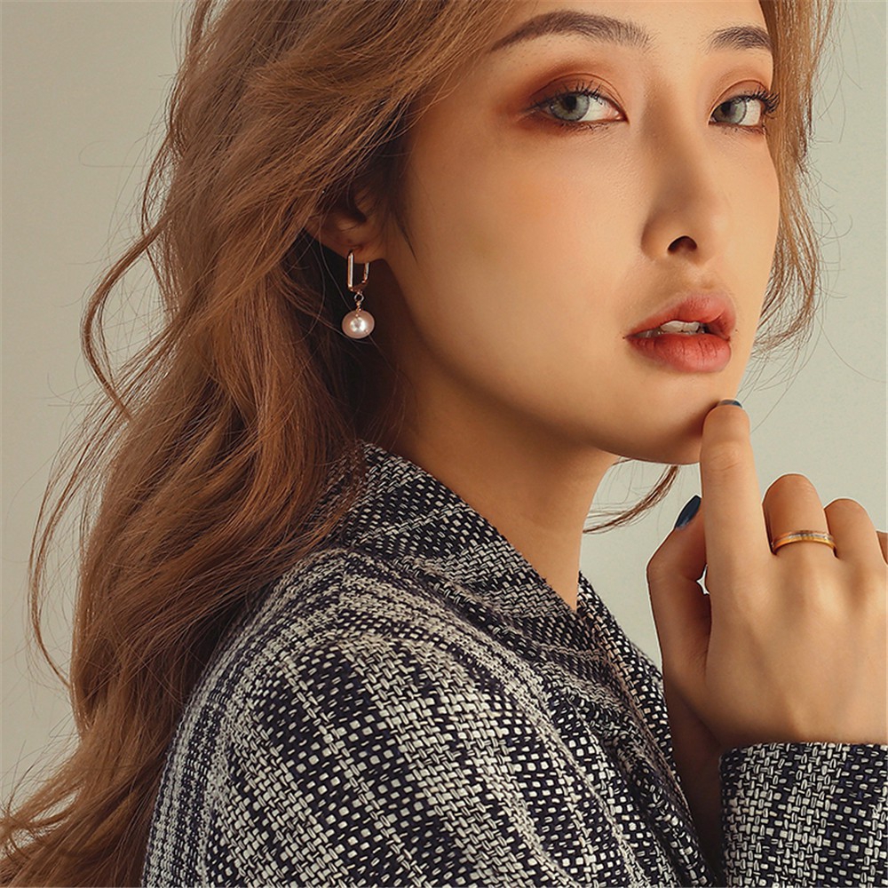 Bông tai dáng vuông đính ngọc trai đơn giản